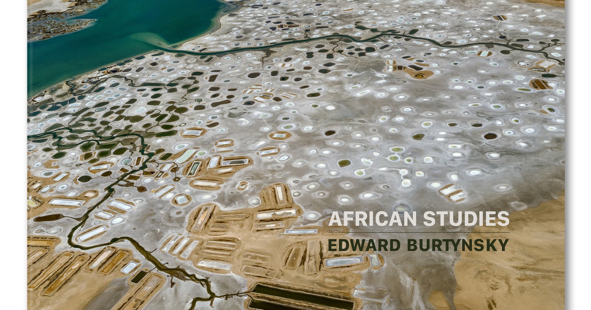 Edward Burtynsky Photographs the Human Imprint on African